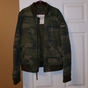 Jacket - Abercrombie and Fitch - Camo - Size M